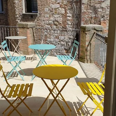 Апартаменты Vannucci House *